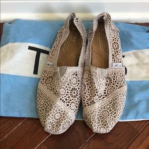 NIB TOMS Crochet Shoe